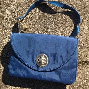 Baggallini blue Provence crossbody NWOT